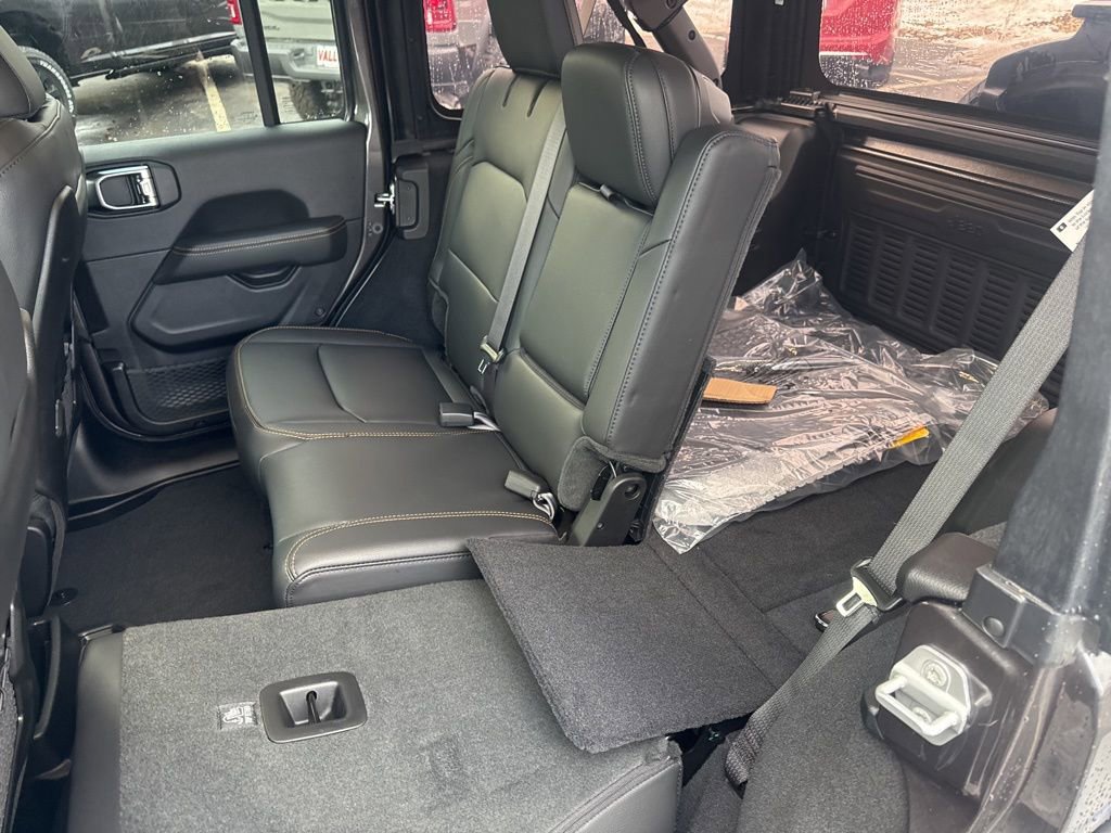 New 2025 Jeep Wrangler Unlimited Sahara AWD/4WD image 38
