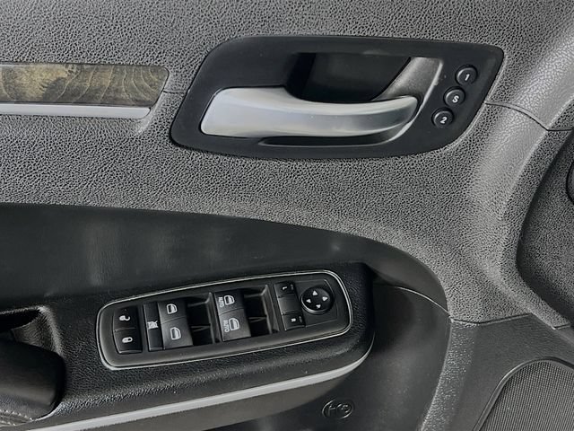Used 2020 Chrysler 300 Limited RWD image 12