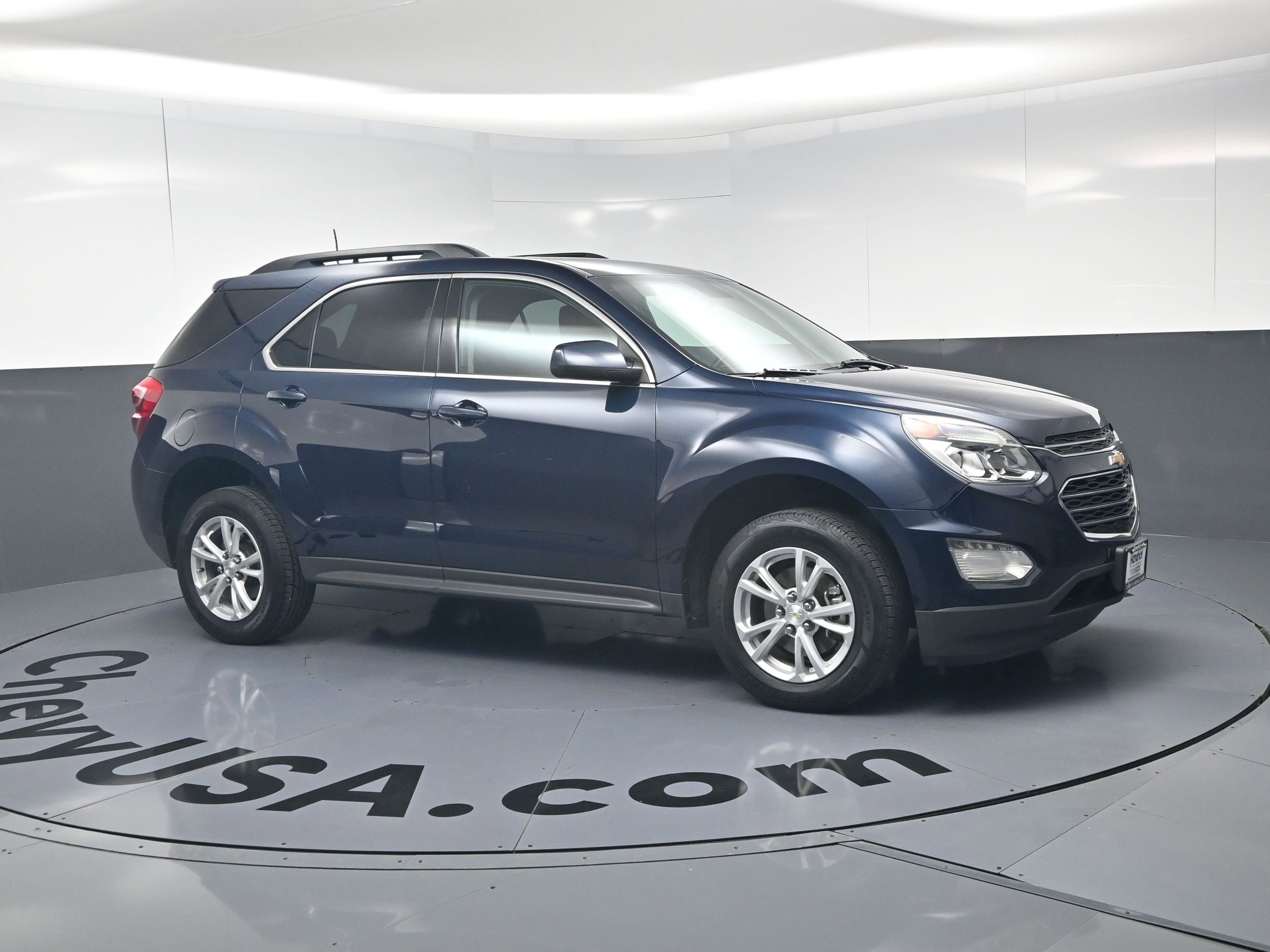 Used 2017 Chevrolet Equinox LT w/ Convenience Package FWD image 2
