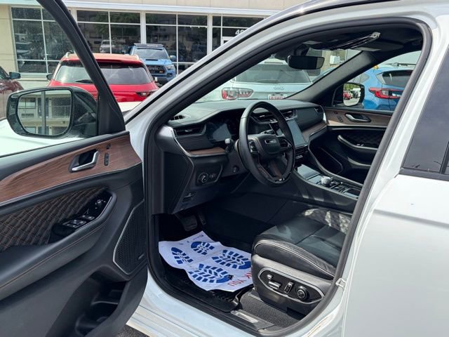 Used 2023 Jeep Grand Cherokee L Summit AWD/4WD image 15