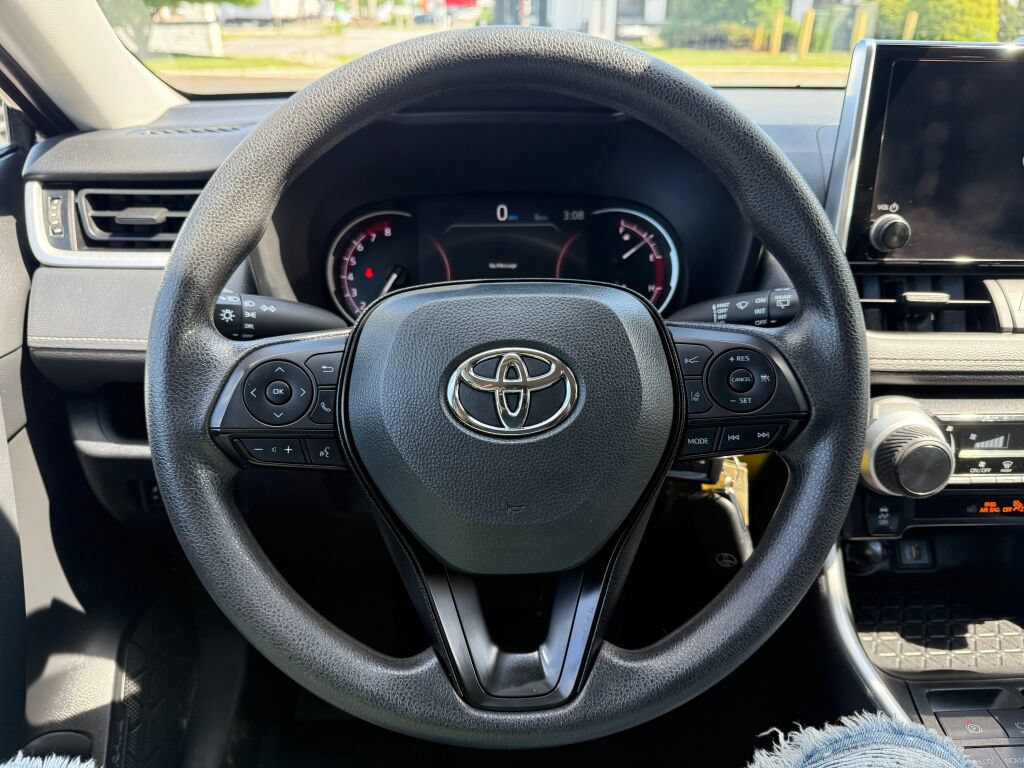 Used 2023 Toyota RAV4 LE AWD/4WD image 12