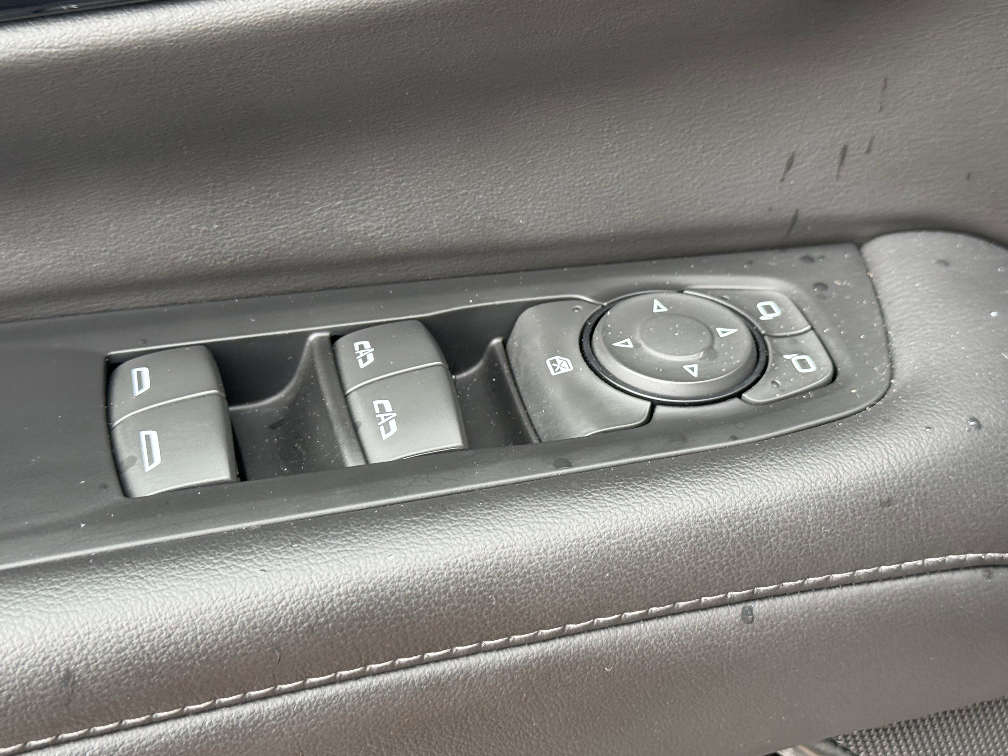 Used 2025 Chevrolet Suburban Z71 image 26