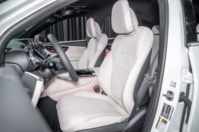 New 2025 Mercedes-Benz GLC 300 image 11