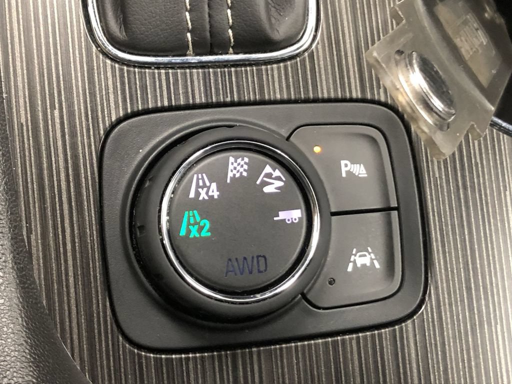Used 2018 GMC Acadia SLT w/ LPO, Cargo Package AWD/4WD image 16