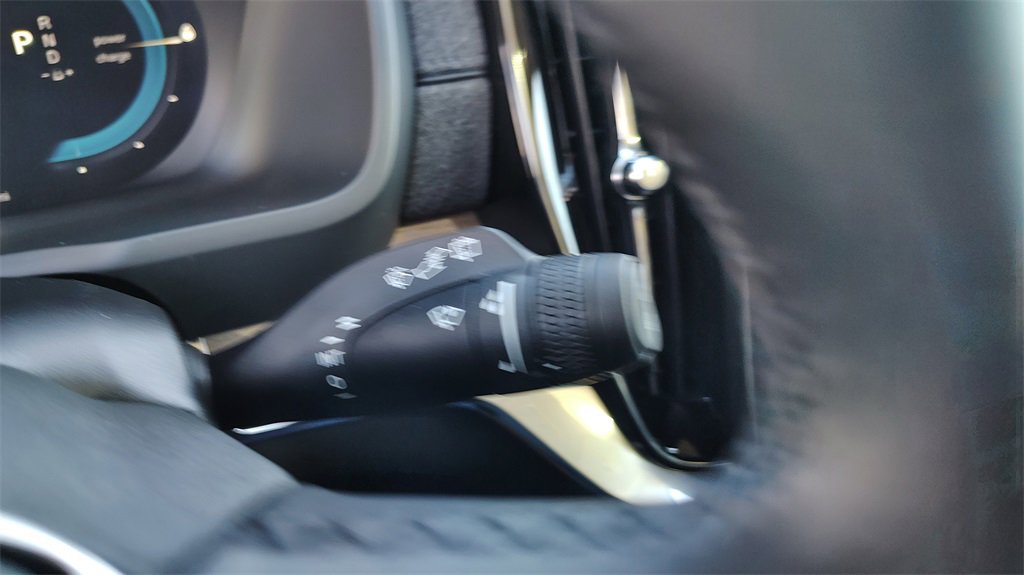 New 2025 Volvo XC90 T8 Core w/ Climate Package image 18