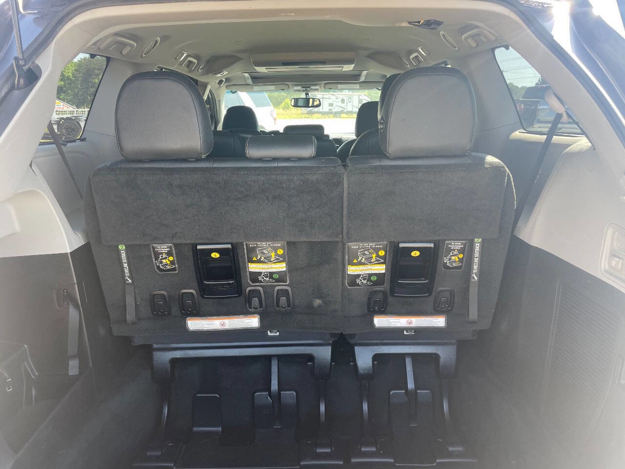 Used 2016 Toyota Sienna SE Premium FWD image 6