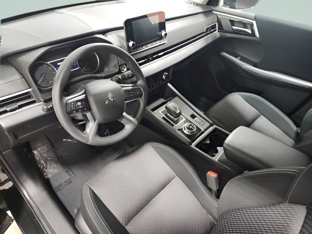 Used 2022 Mitsubishi Outlander ES image 19