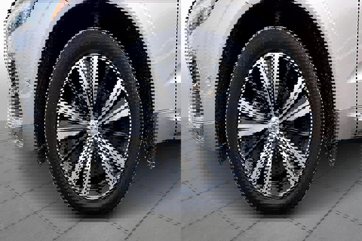 Certified 2023 Volvo XC60 B5 Plus image 10