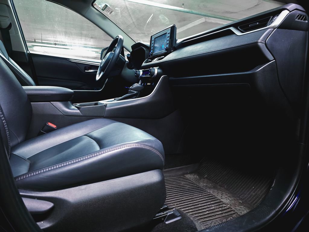 Used 2022 Toyota RAV4 XLE Premium image 37