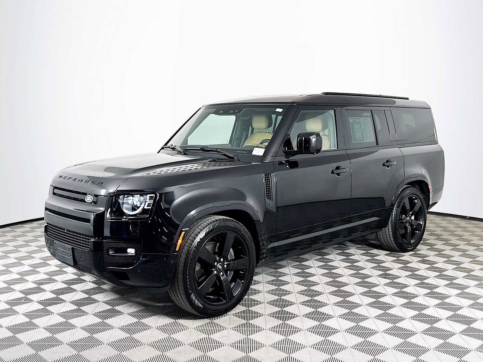 Used 2025 Land Rover Defender 130 X-Dynamic SE image 1