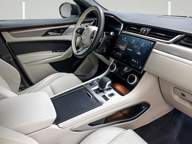 Used 2025 Jaguar F-PACE R-Dynamic S image 31