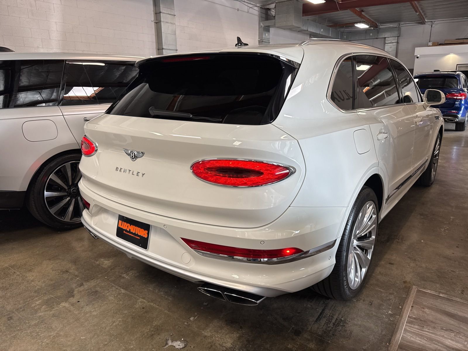 Used 2023 Bentley Bentayga Extended Wheelbase image 10