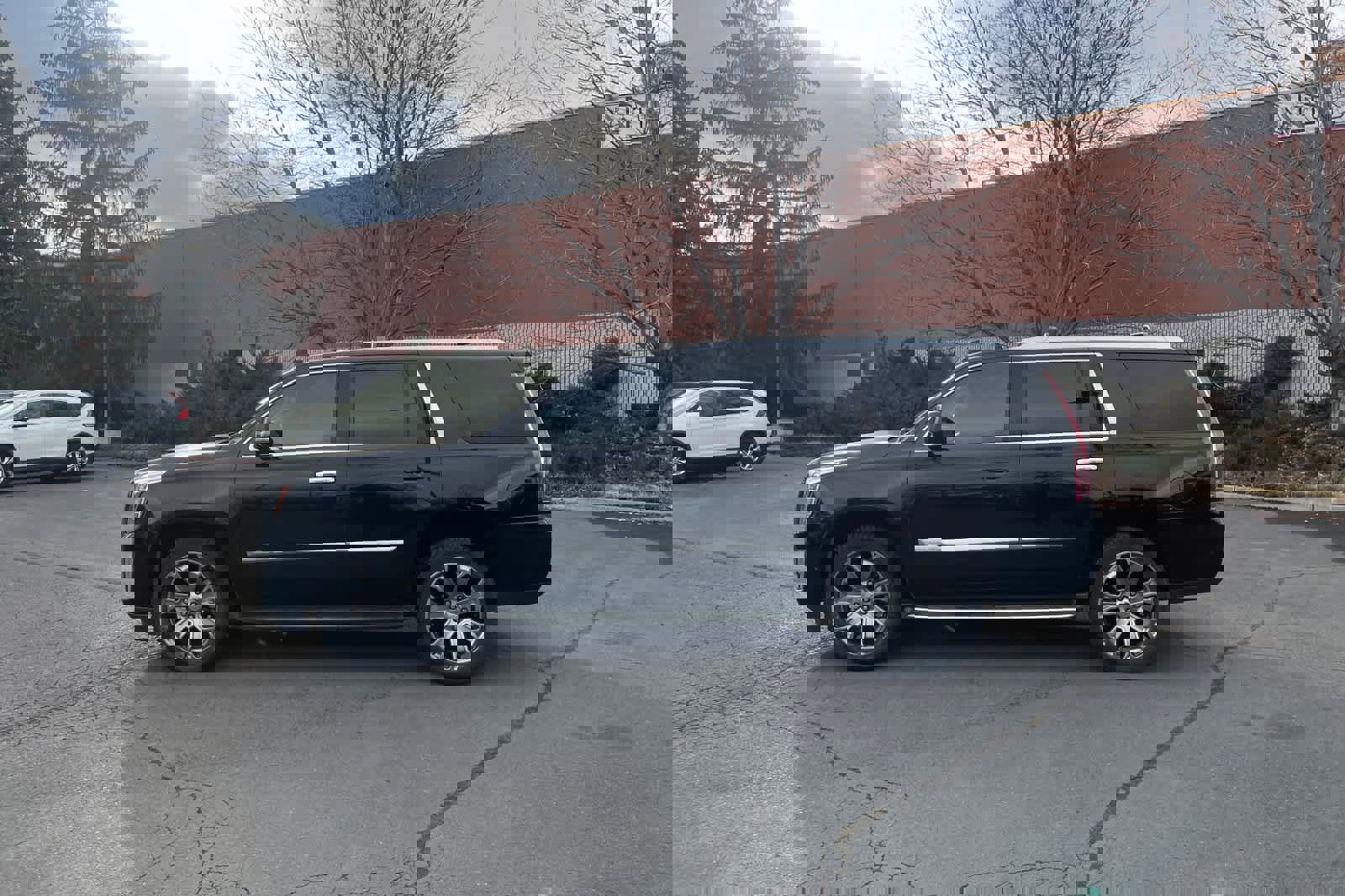 Used 2017 Cadillac Escalade Luxury image 5