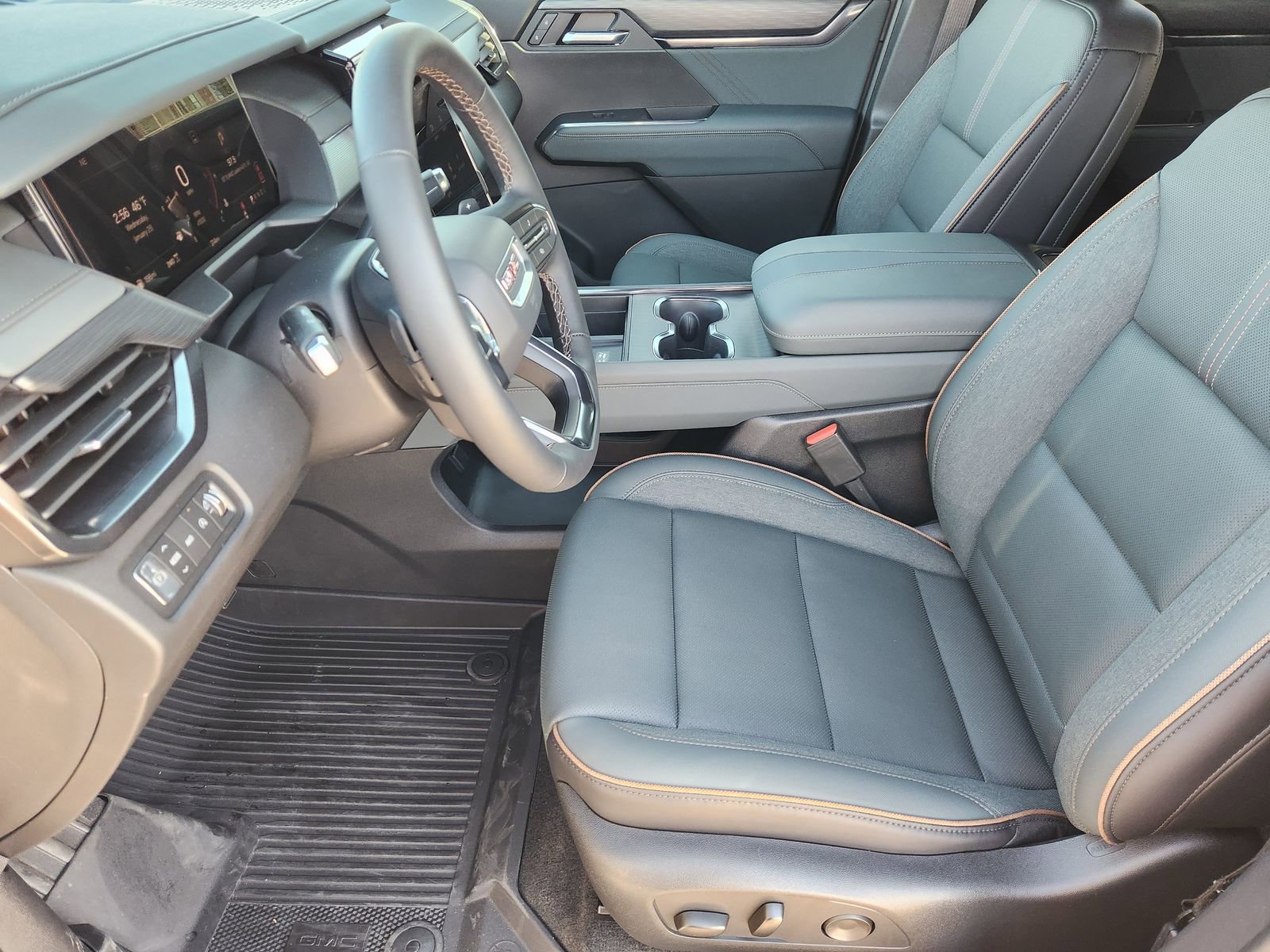 New 2026 GMC Acadia AT4 w/ Luxury Package image 15