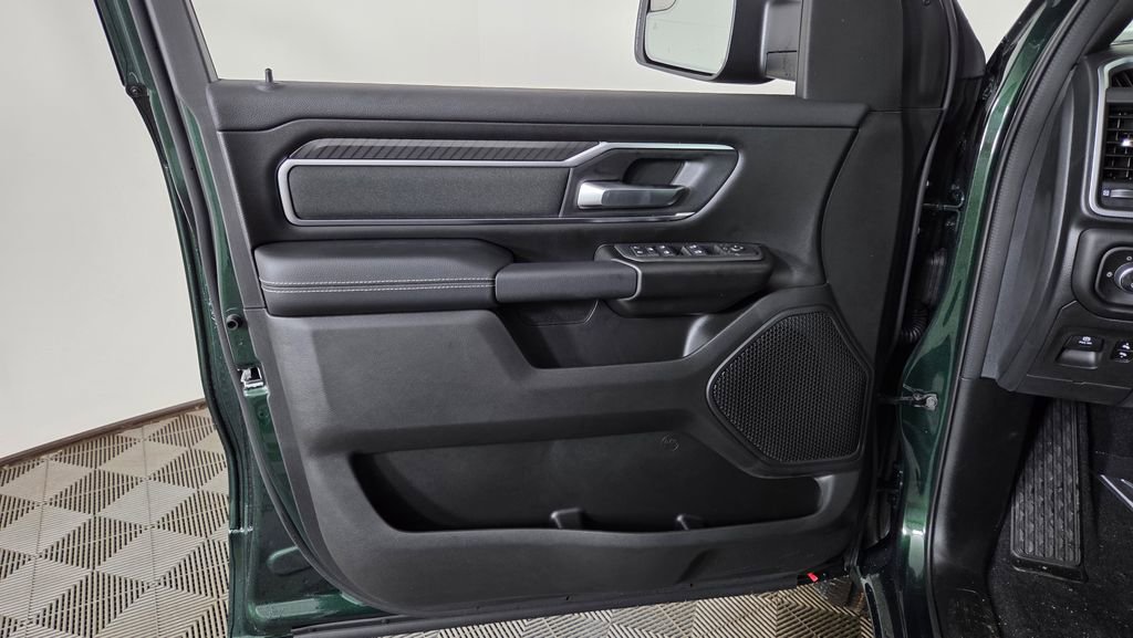 New 2026 RAM 1500 4x4 Crew Cab image 9