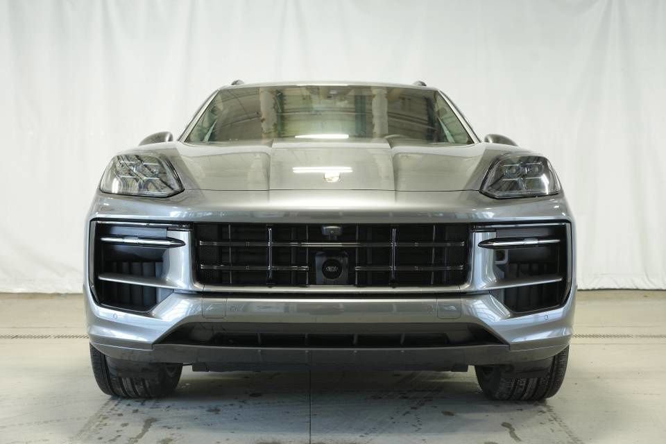 Certified 2025 Porsche Cayenne GTS image 11