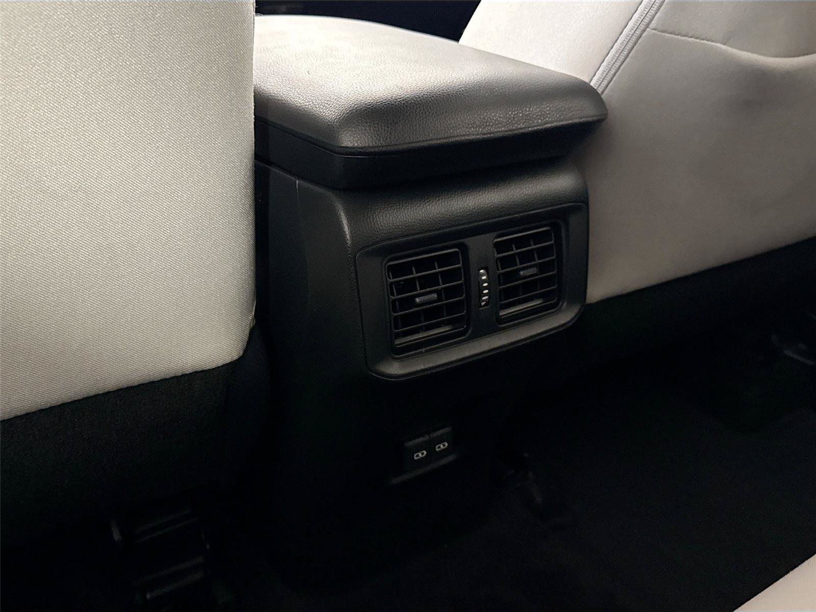 Used 2022 Toyota RAV4 XLE FWD image 31