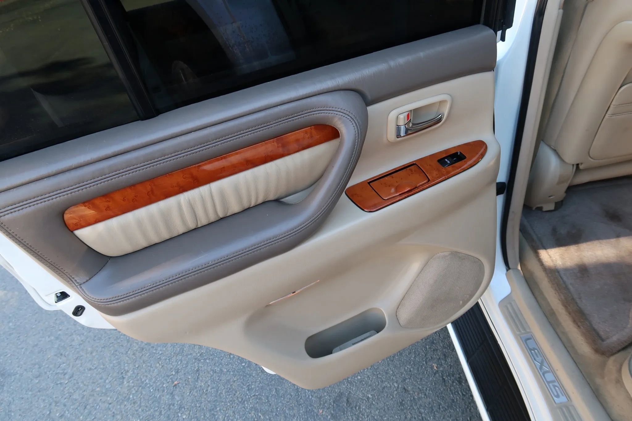 Used 2005 Lexus LX 470 4WD image 13