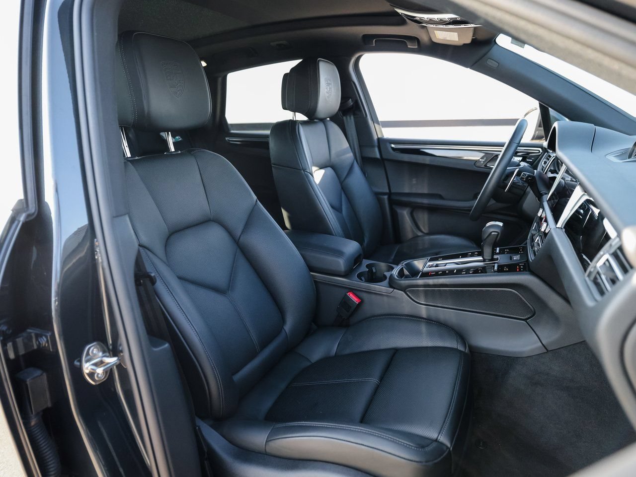 Certified 2026 Porsche Macan AWD/4WD image 29