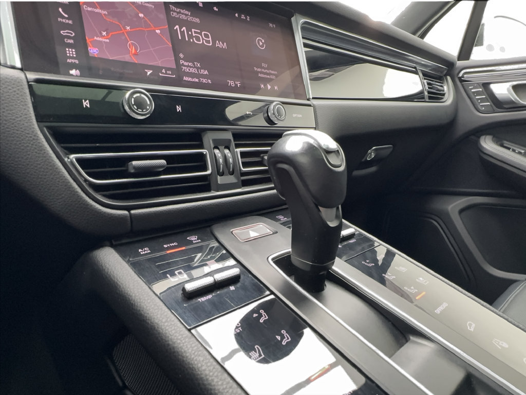 Used 2023 Porsche Macan AWD/4WD image 47