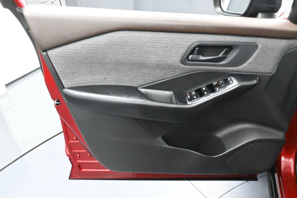 Used 2023 Nissan Rogue S FWD image 13