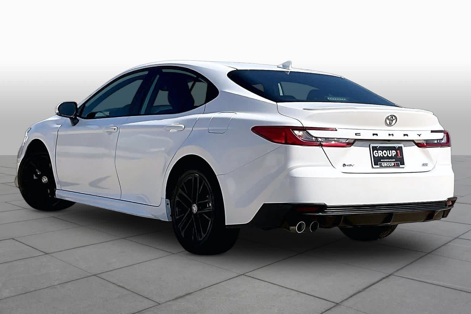 Used 2025 Toyota Camry SE FWD image 13