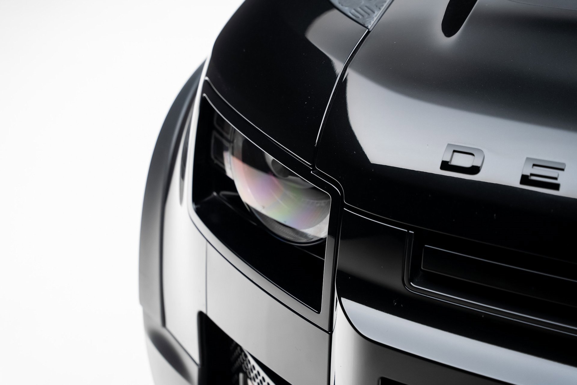 Used 2022 Land Rover Defender 110 SE image 11