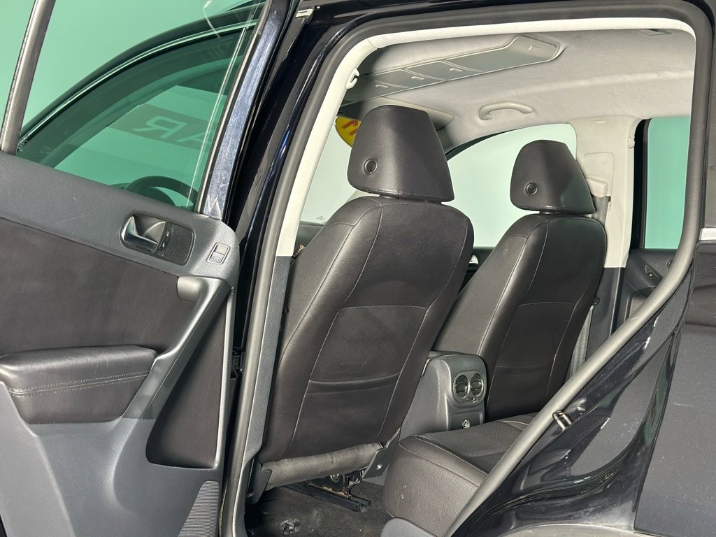 Used 2011 Volkswagen Tiguan S image 12