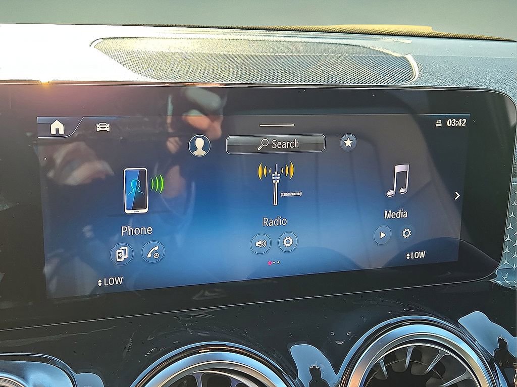 Used 2025 Mercedes-Benz GLB 250 image 27