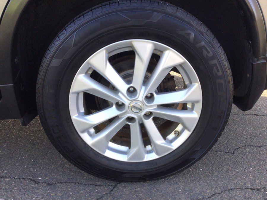 Used 2015 Nissan Rogue SV w/ SV Premium Package image 38