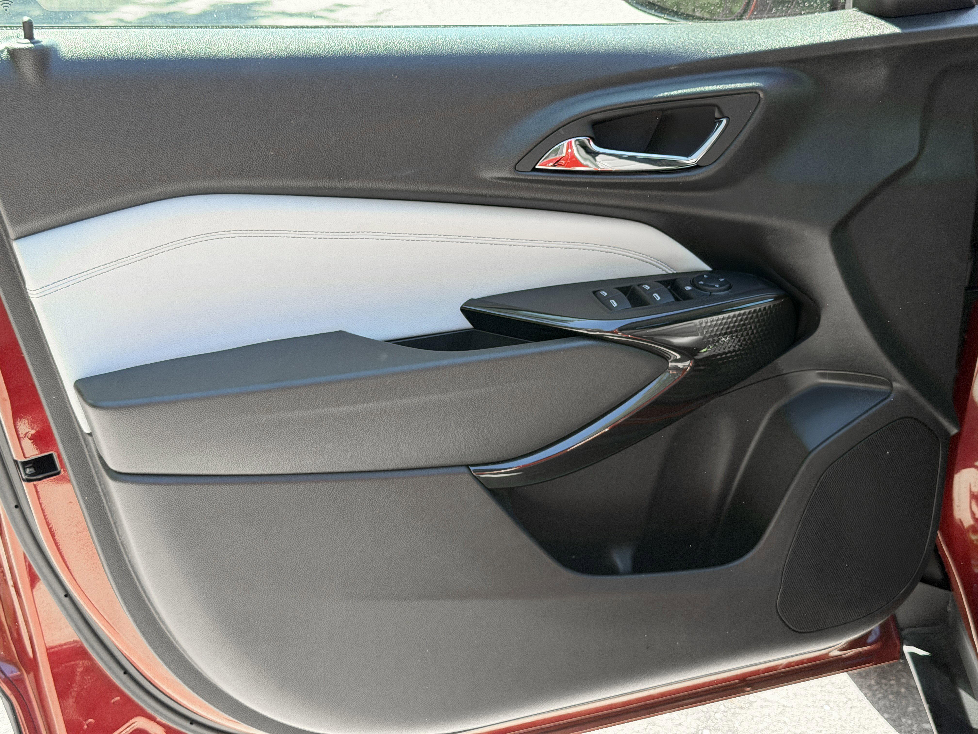 Used 2024 Chevrolet Trax LT w/ Driver Confidence Package image 11