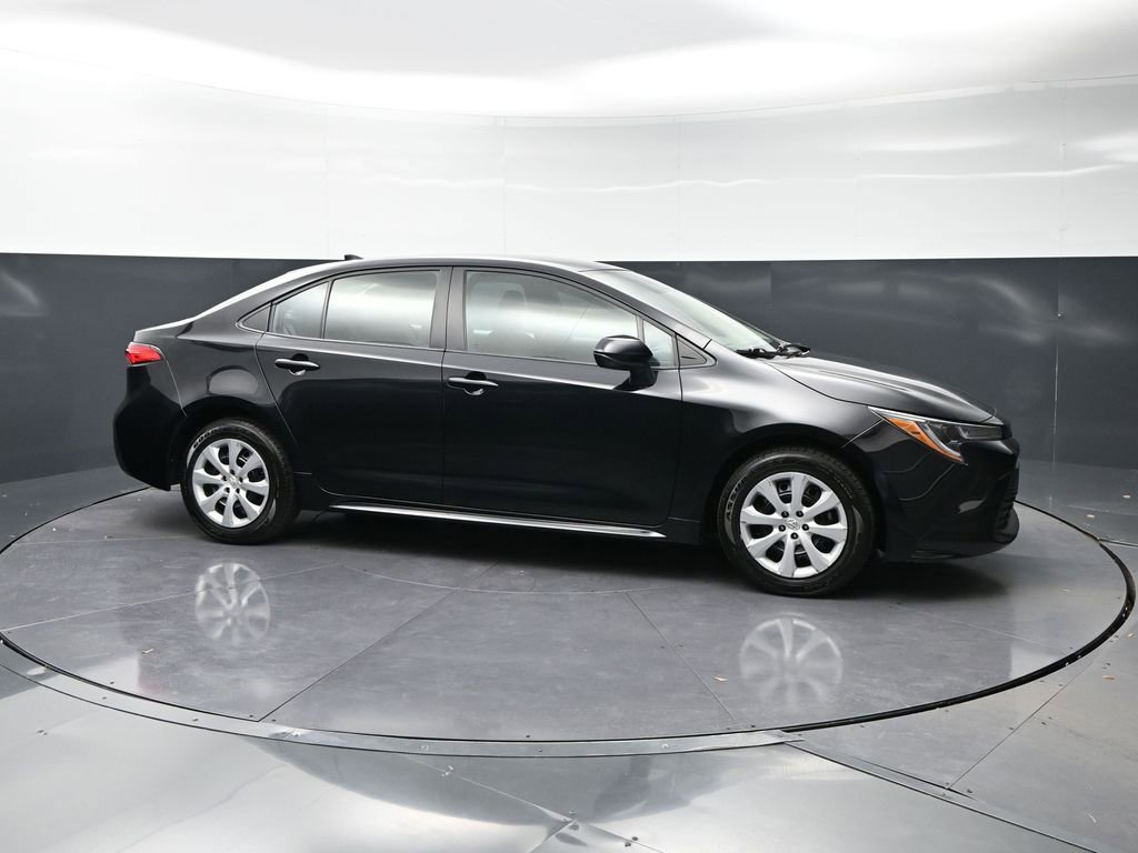 Used 2024 Toyota Corolla LE video 3