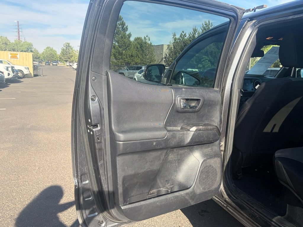 Certified 2021 Toyota Tacoma TRD Off-Road w/ Technology Package AWD/4WD image 17