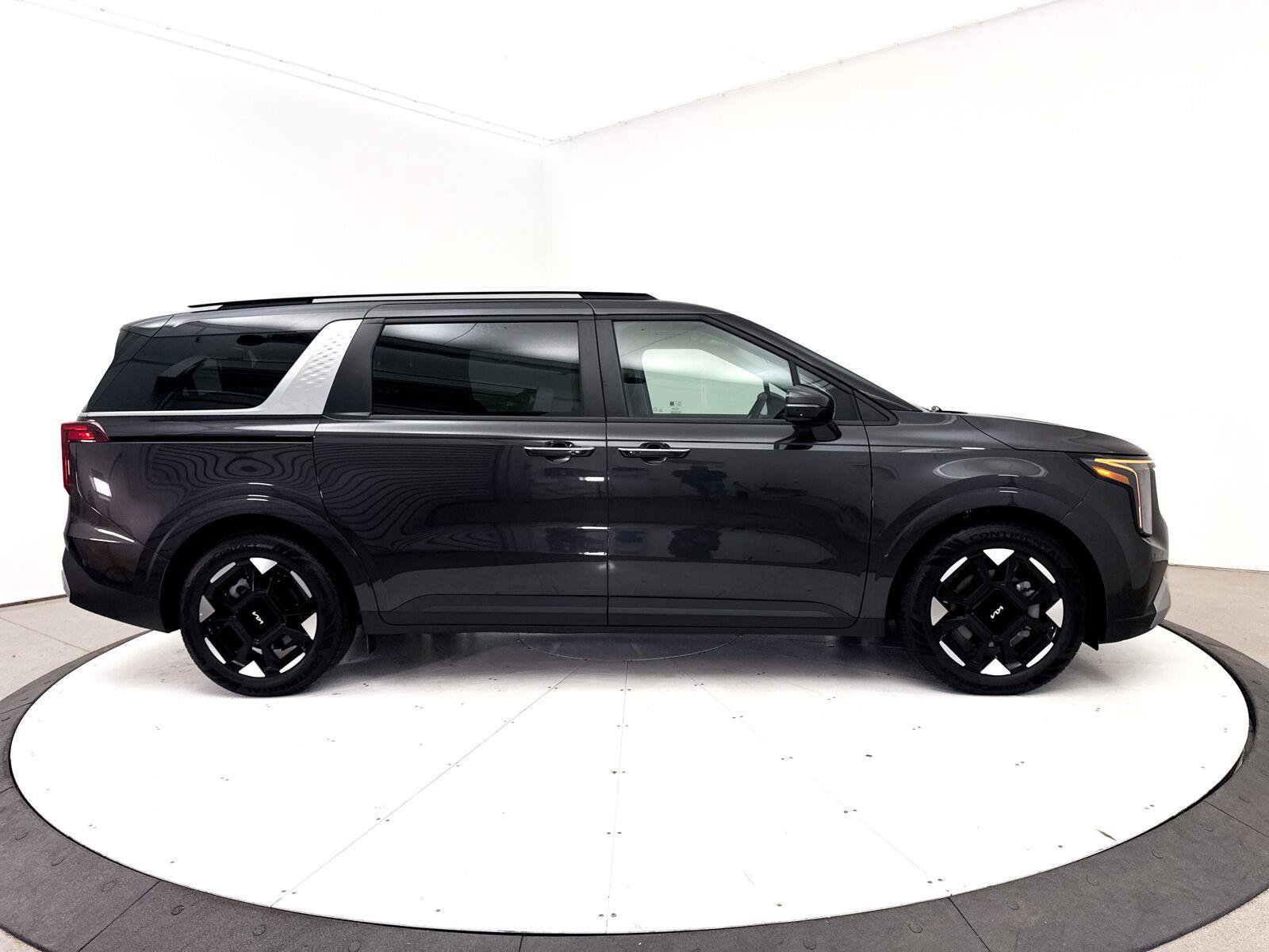 Used 2026 Kia Carnival EX FWD image 40