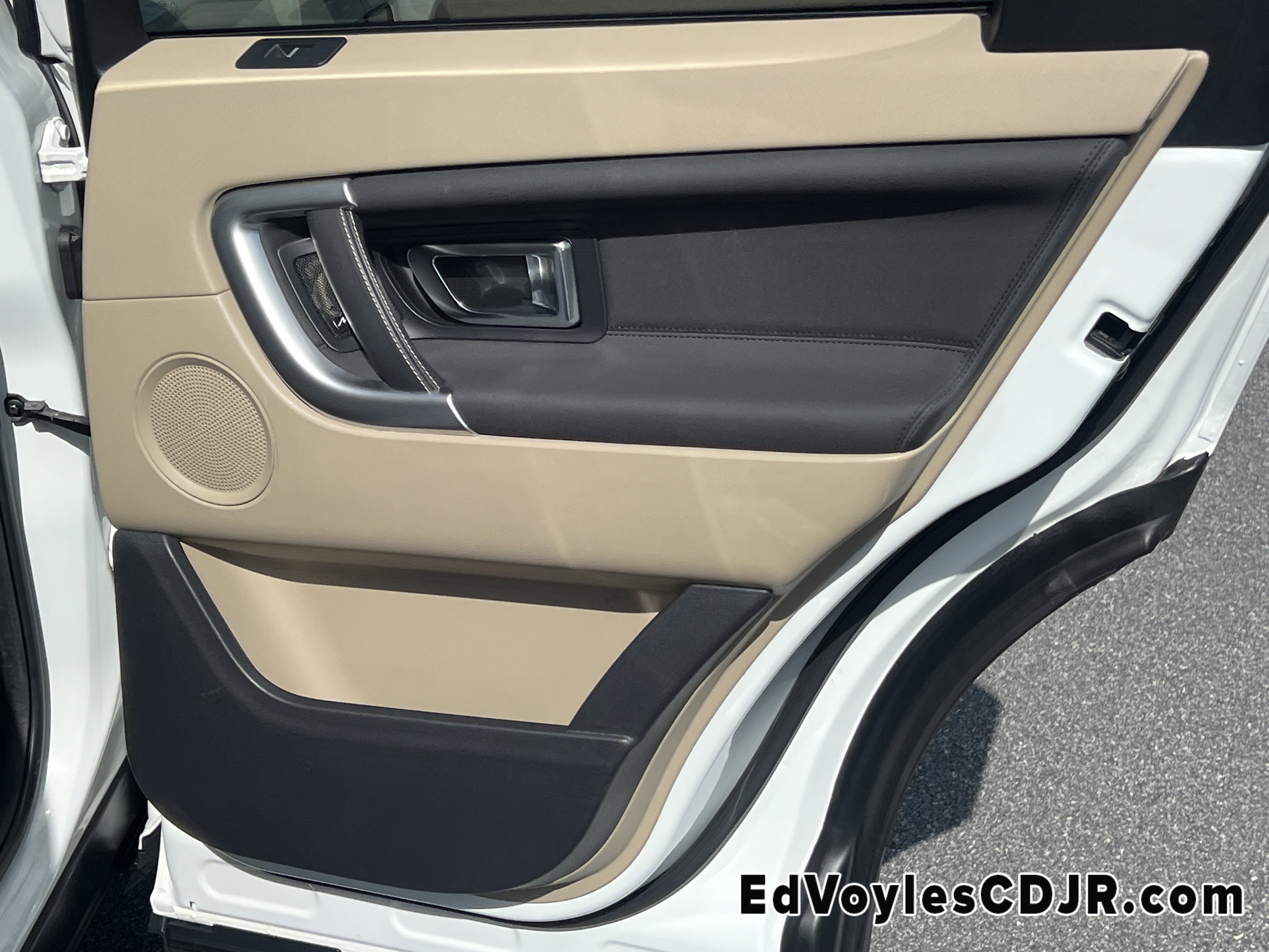 Used 2018 Land Rover Discovery Sport HSE image 19