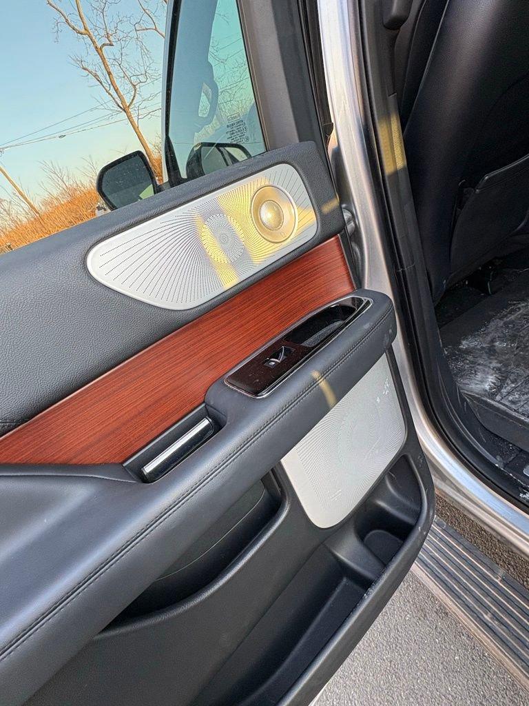 Used 2022 Lincoln Navigator Reserve image 9