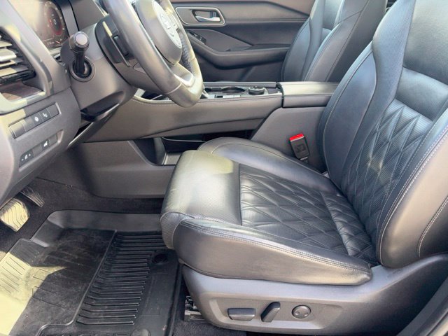 Used 2021 Nissan Rogue Platinum AWD/4WD image 16