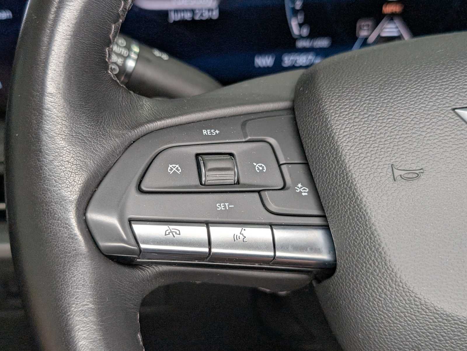 Certified 2025 Cadillac XT4 Premium Luxury AWD/4WD image 36