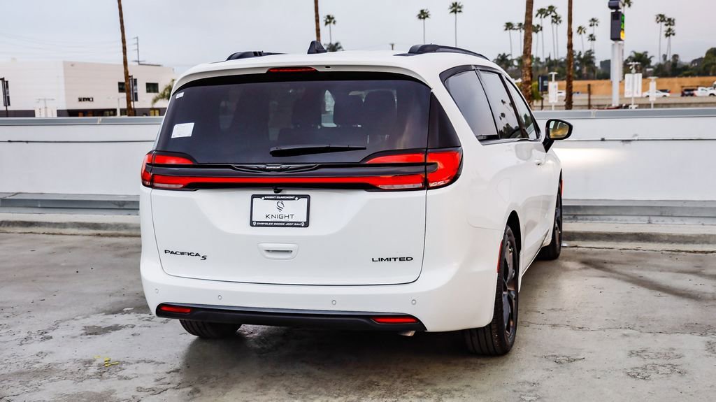 New 2026 Chrysler Pacifica Limited w/ S Appearance Package FWD image 9