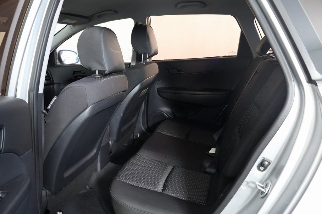 Used 2010 Hyundai Elantra GLS image 9