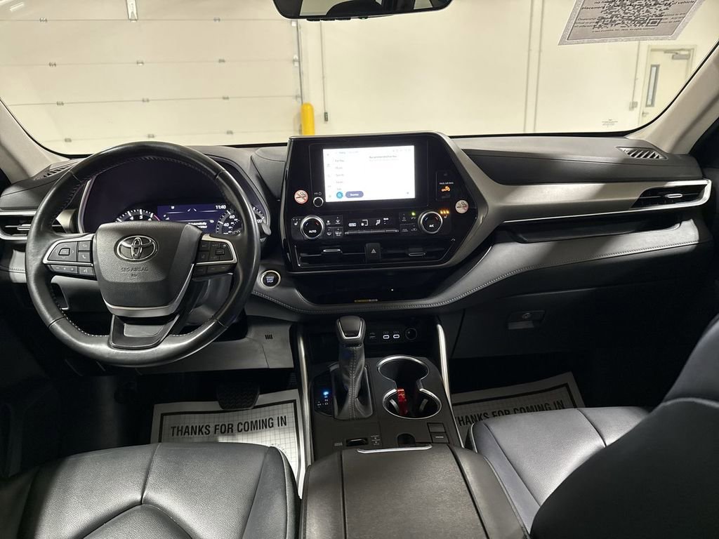 Used 2024 Toyota Highlander XLE image 10
