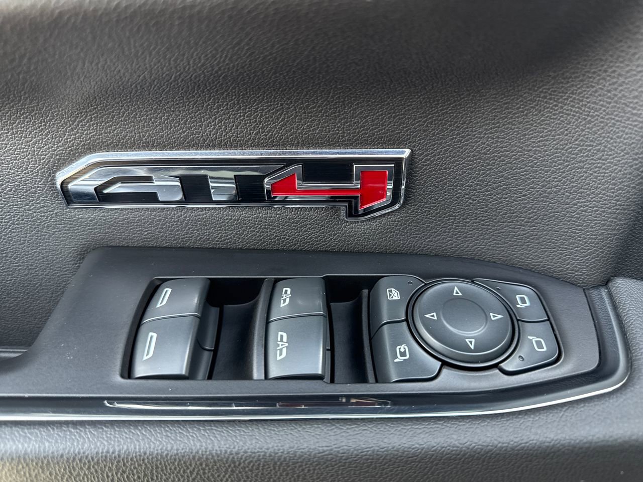 Used 2022 GMC Sierra 1500 AT4 w/ Technology Package image 18