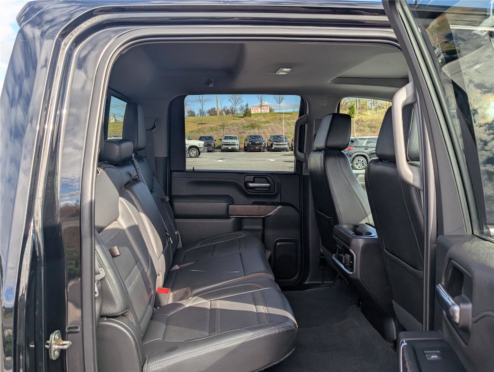 Used 2023 GMC Sierra 3500 Denali w/ Denali Ultimate Package image 11