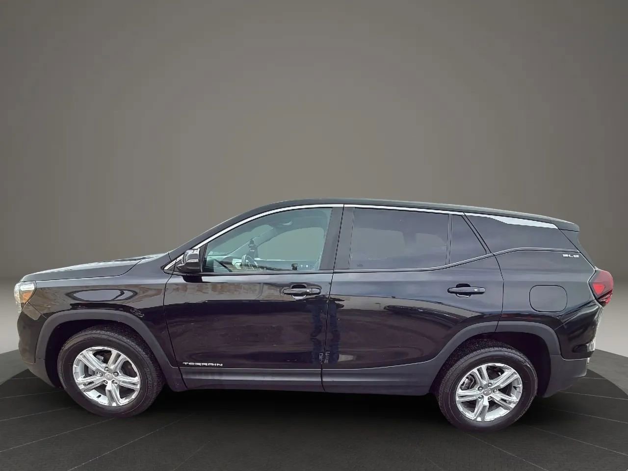 Used 2022 GMC Terrain SLE image 8