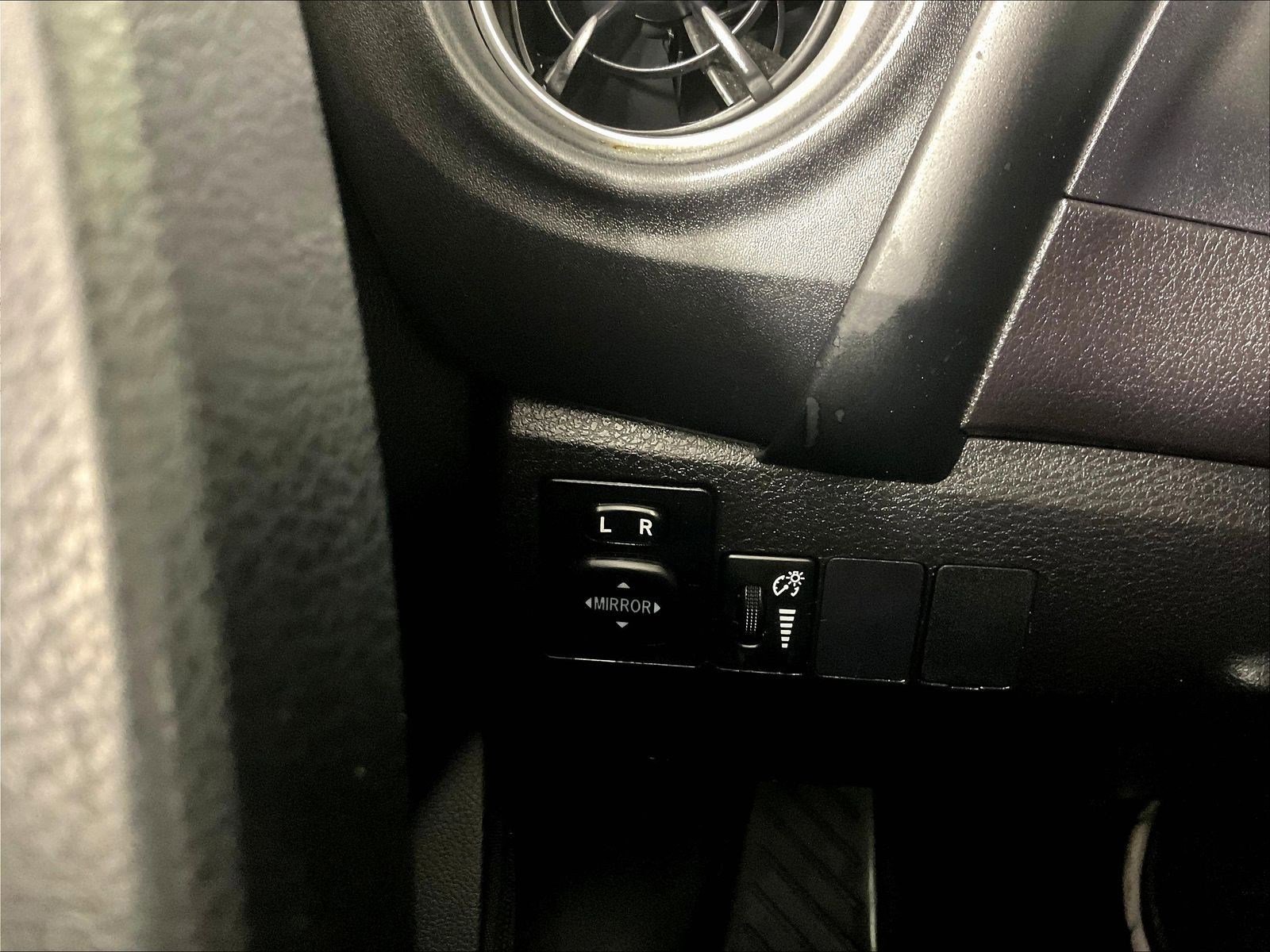 Used 2017 Toyota Corolla SE w/ SE Premium Package FWD image 15