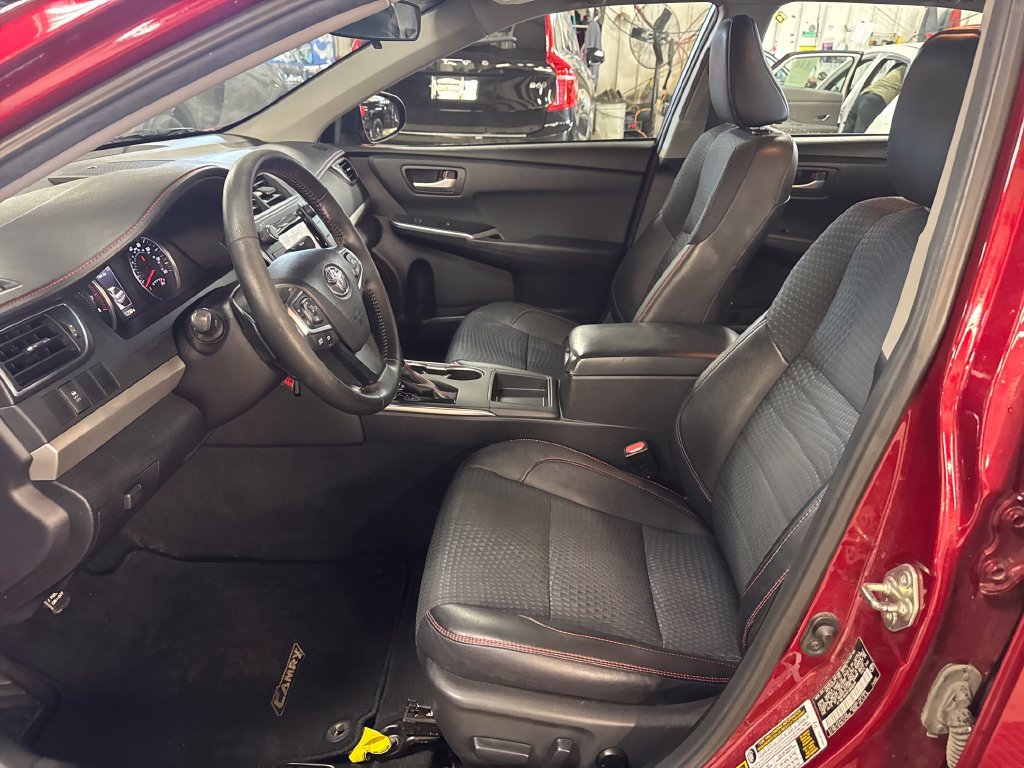 Used 2015 Toyota Camry SE FWD image 14