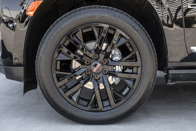 Used 2023 GMC Yukon Denali w/ Advanced Technology Package AWD/4WD image 17