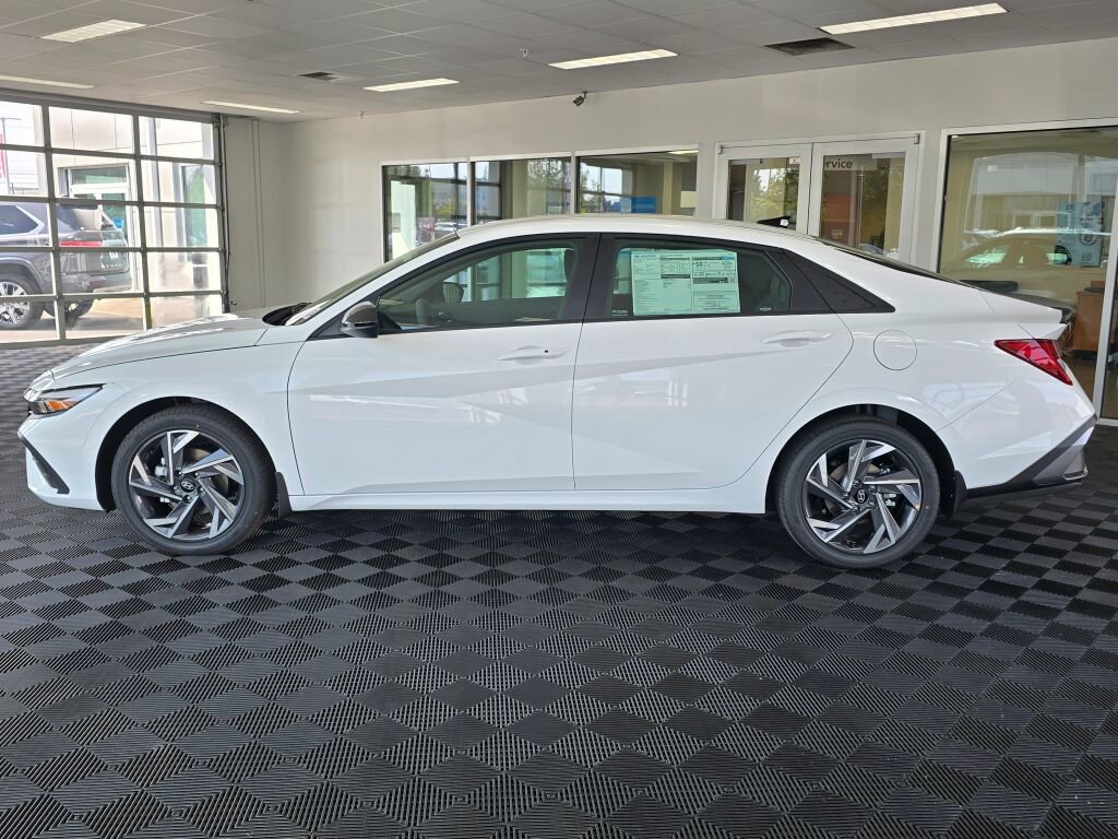 New 2025 Hyundai Elantra SEL image 7