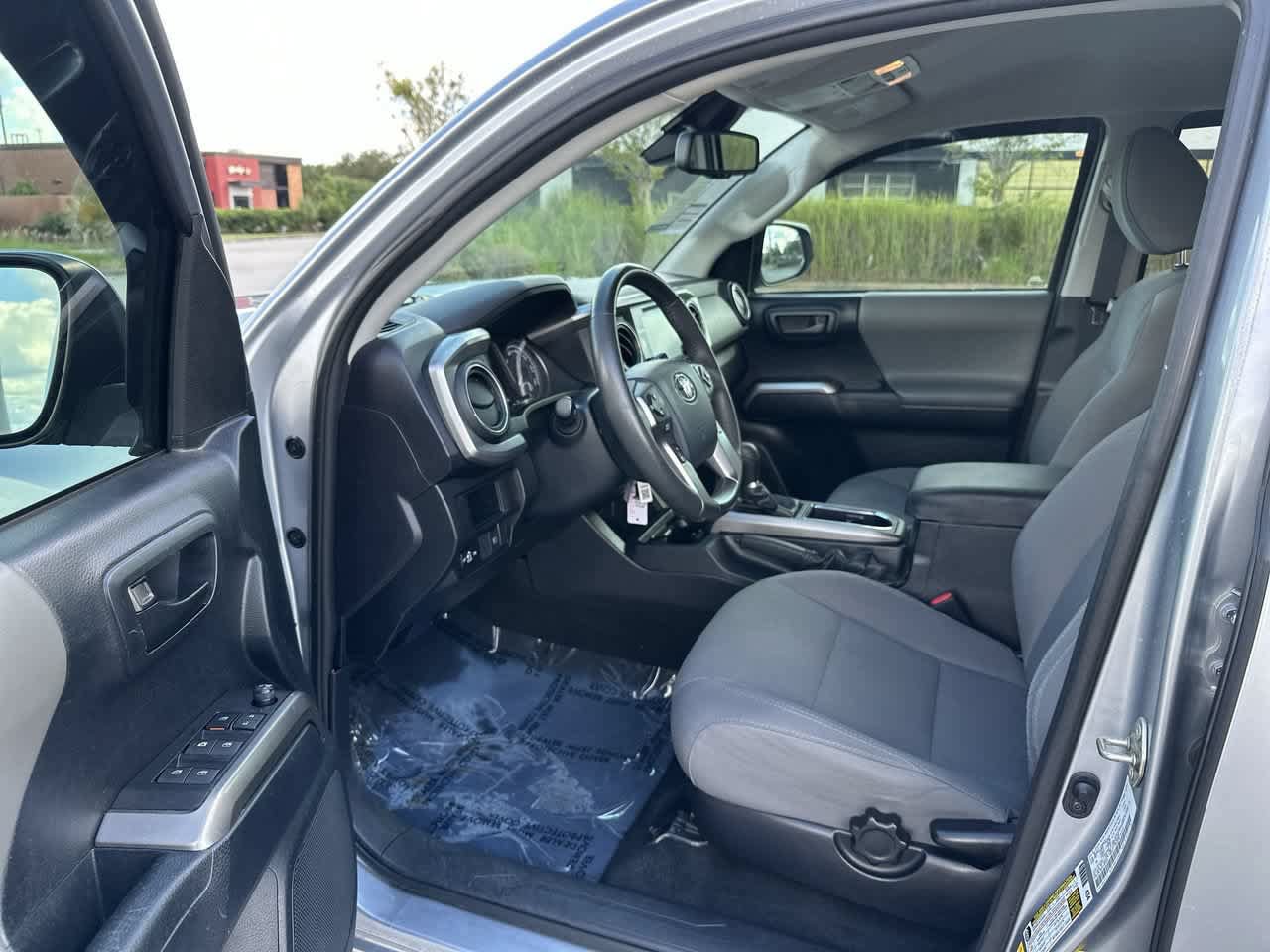 Used 2019 Toyota Tacoma SR5 RWD image 10