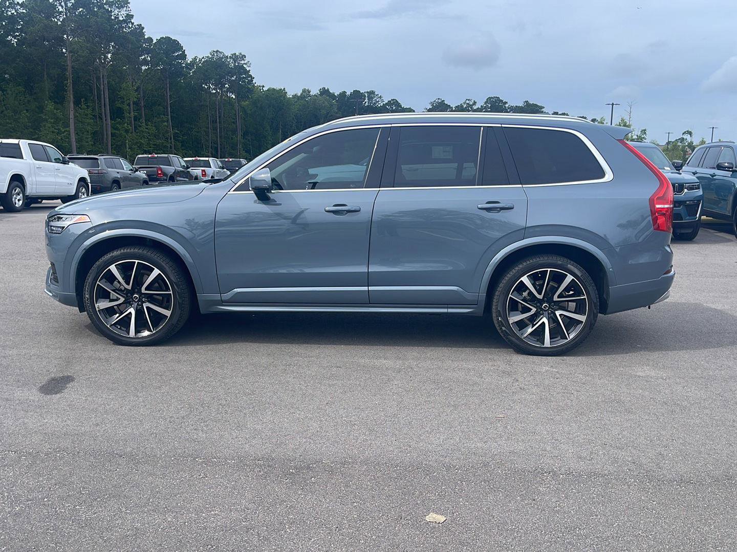 Used 2022 Volvo XC90 T6 Momentum w/ Advanced Package AWD/4WD image 4